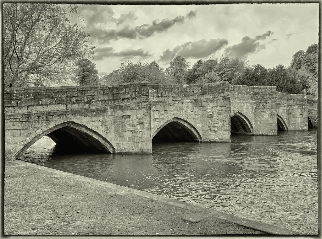 The bridge over the River Wye by pamknowler