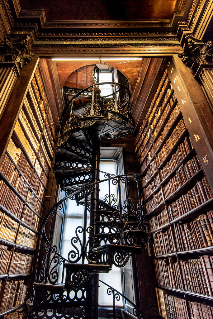 Trinity College Long Room by kwind