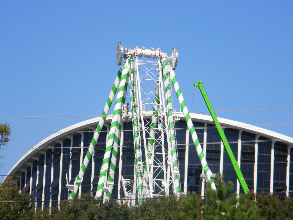 Constructing Ferris Wheel by sfeldphotos