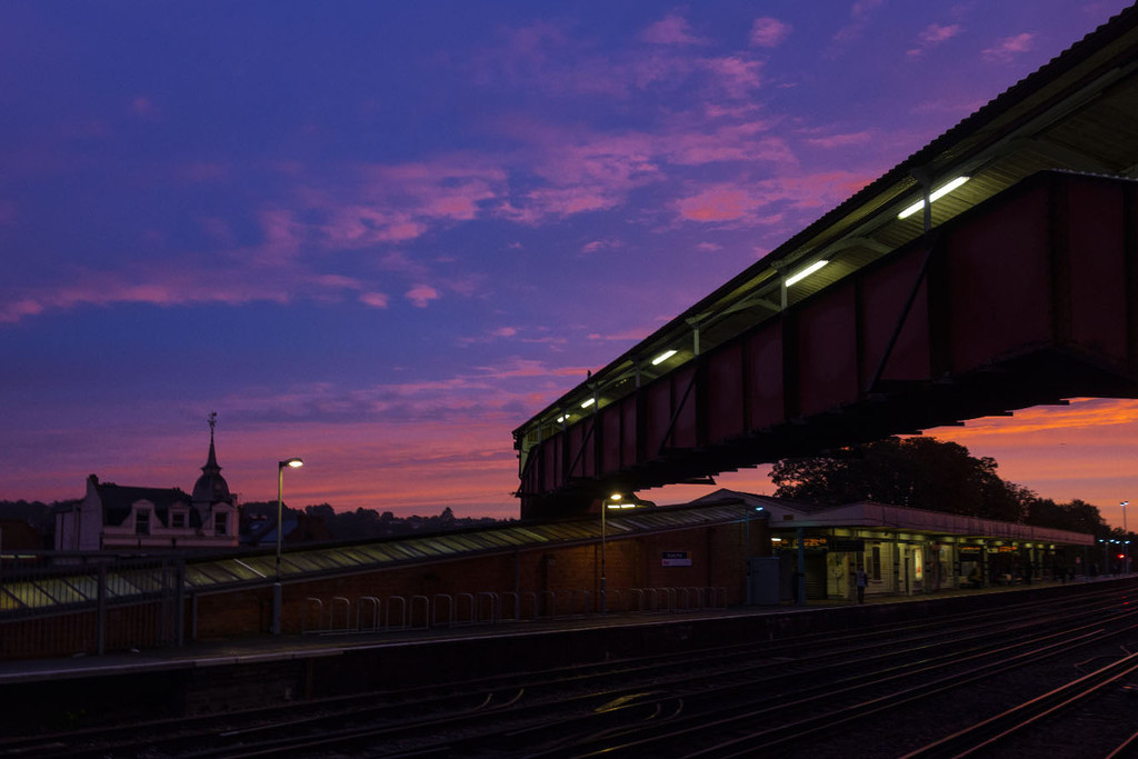 Sunrise at the station by rumpelstiltskin