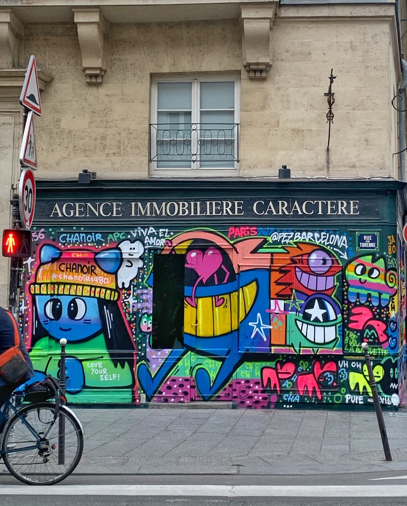 « Agence immobilière de caractère » with a heart.  by cocobella