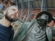 9th Oct 2019 - Selfie with a statue #1