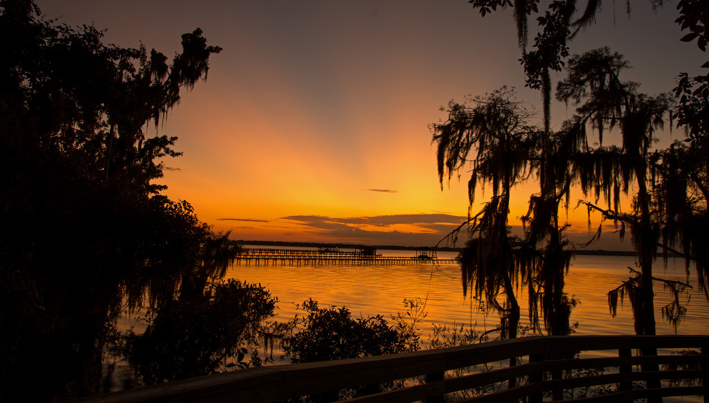 Sunset With the Sun Rays! by rickster549