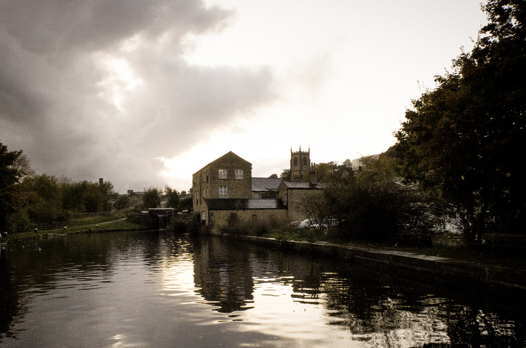 Rochdale Canal Lock No 2 by peadar