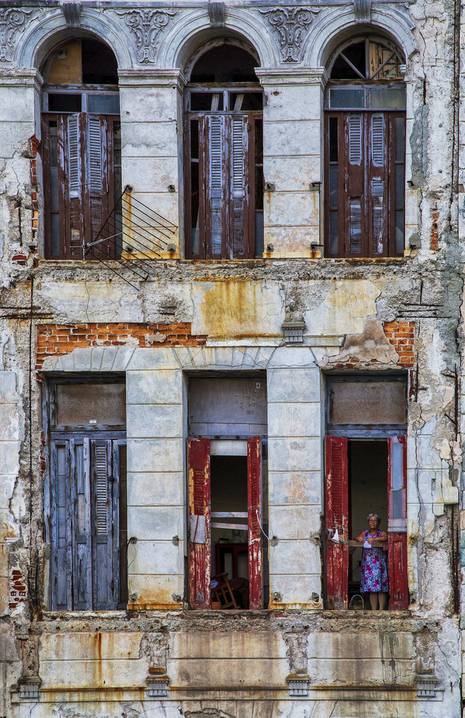 Old Havana is Crumbling ... by pdulis