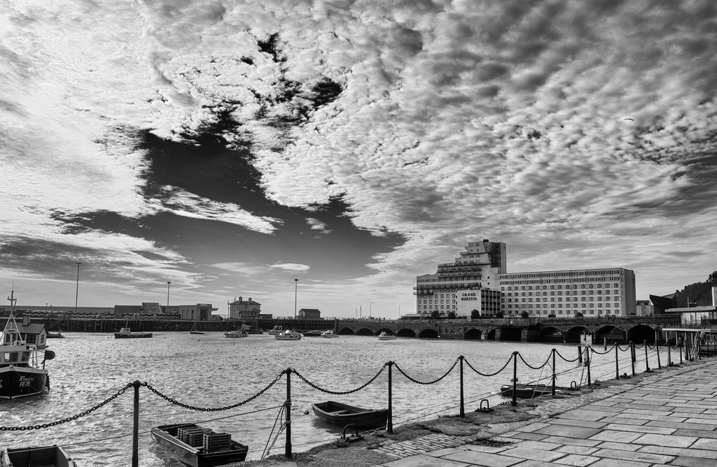 Clouds over the Harbour by fbailey