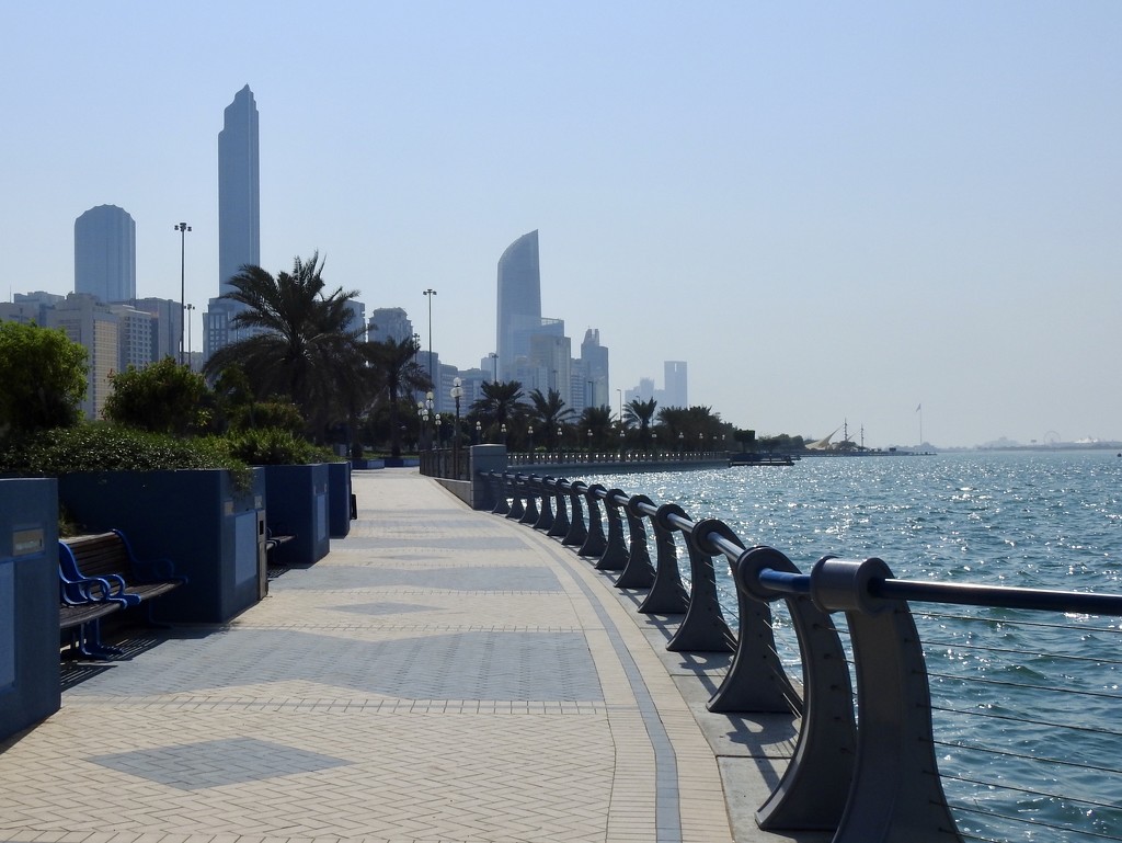 The Corniche, Abu Dhabi at 38 Degrees Centigrade by susiemc