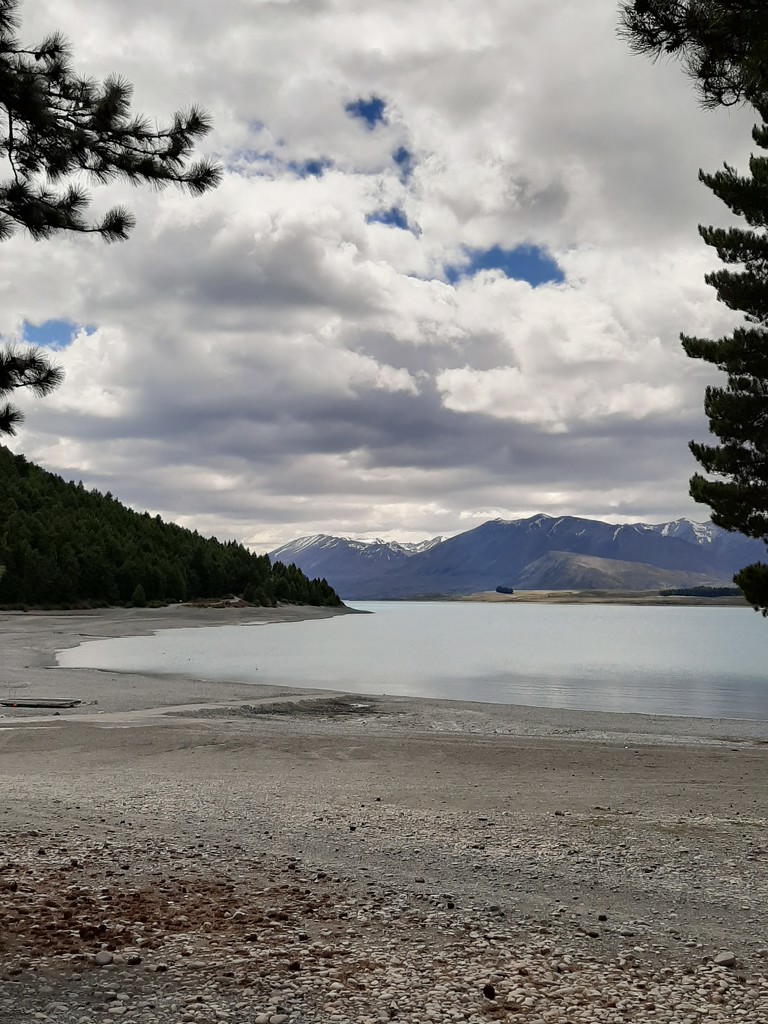 Lake Tekapo  by ideetje