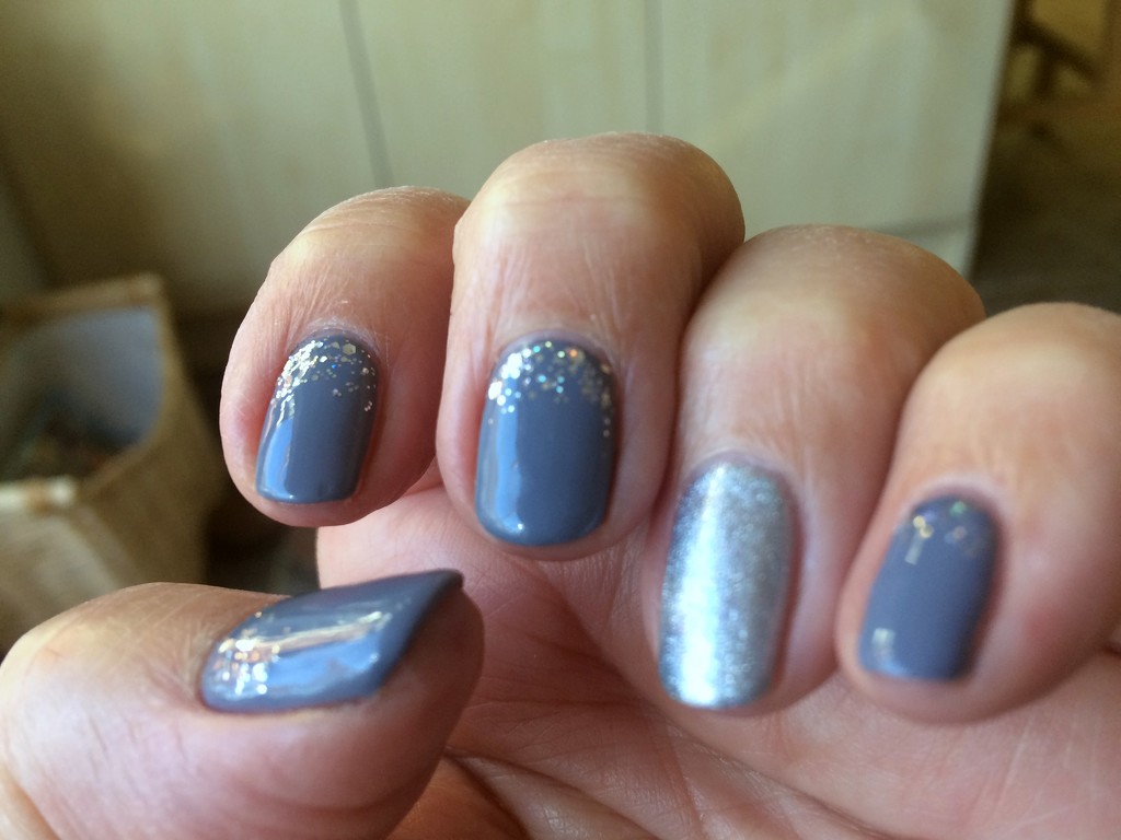Sparkling winter nails by lellie