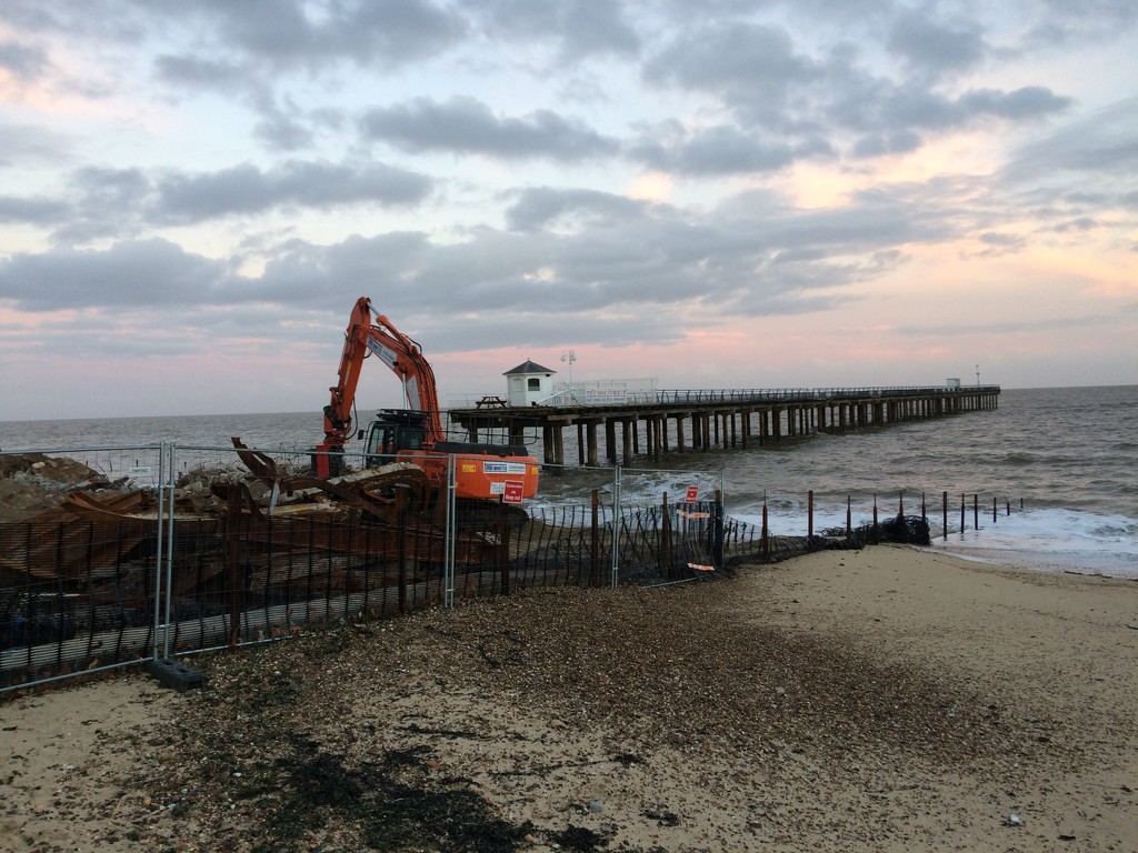 Demolishing the old pier by lellie