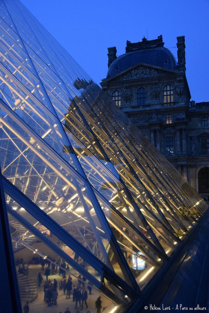 Pyramide Louvre by parisouailleurs