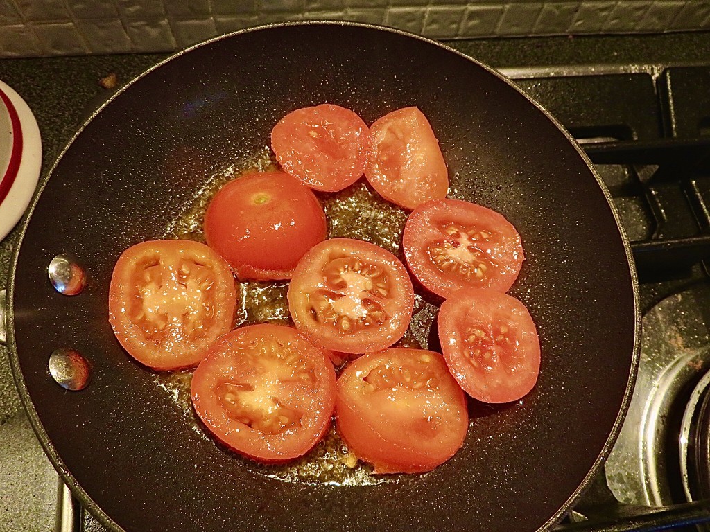 Fried red tomatoes by lellie
