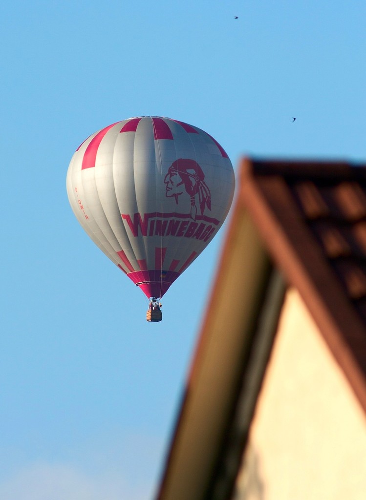 tiny hot-air balloon? by lastrami_