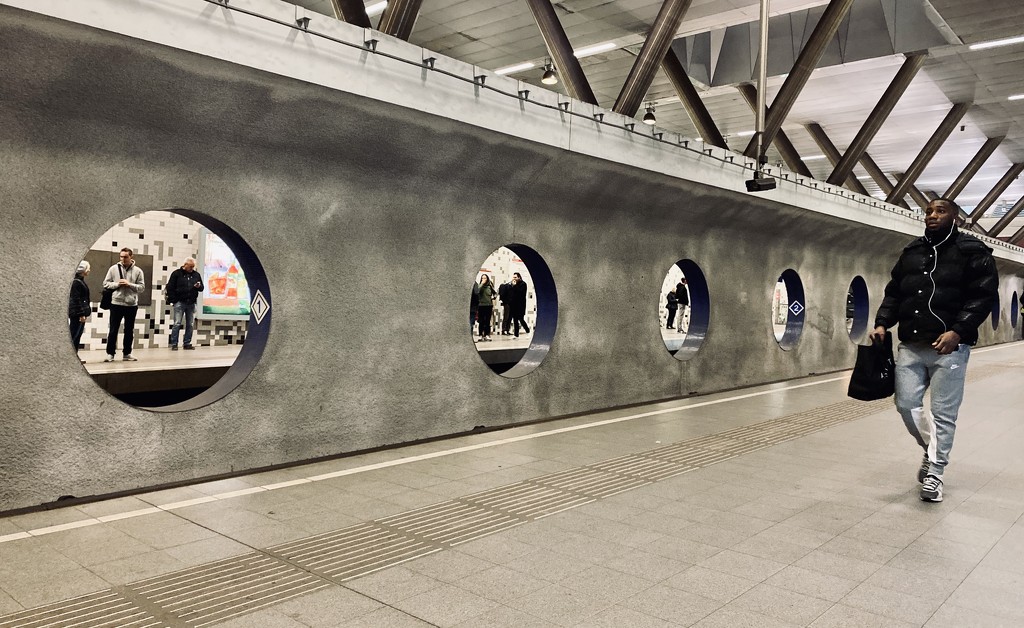 Rotterdam metro by stimuloog