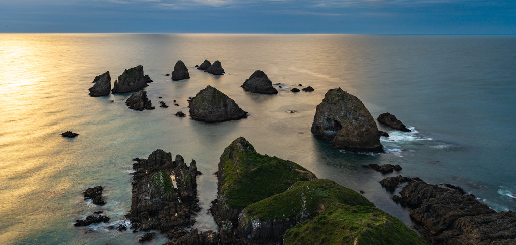 Morning at the Nugget Point.  by yaorenliu