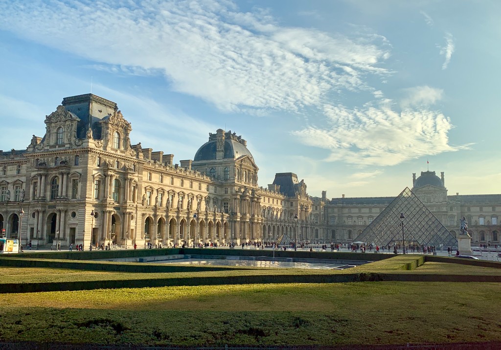 Louvre by graceratliff