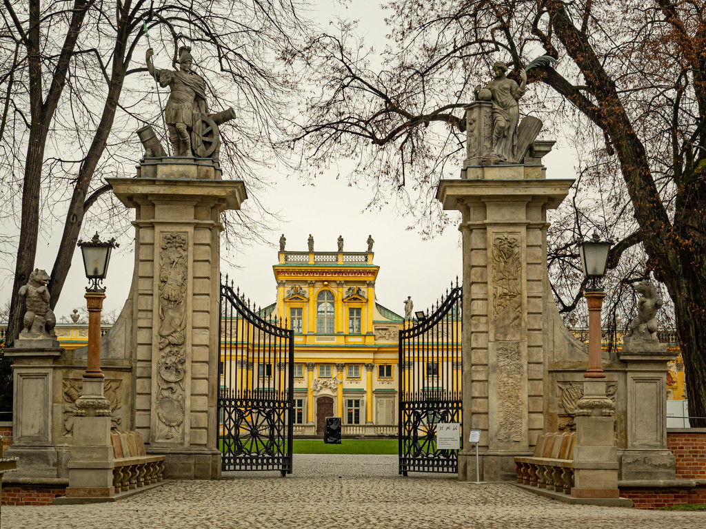 Entrance to the palace by haskar