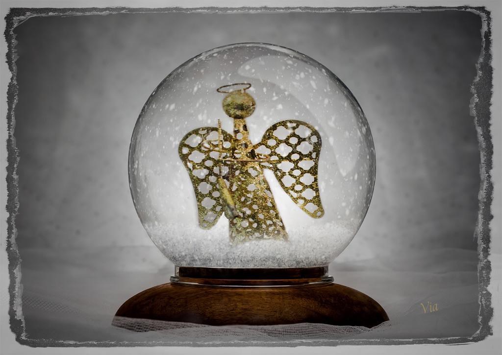 Angel snow globe (Watch on black) by sdutoit
