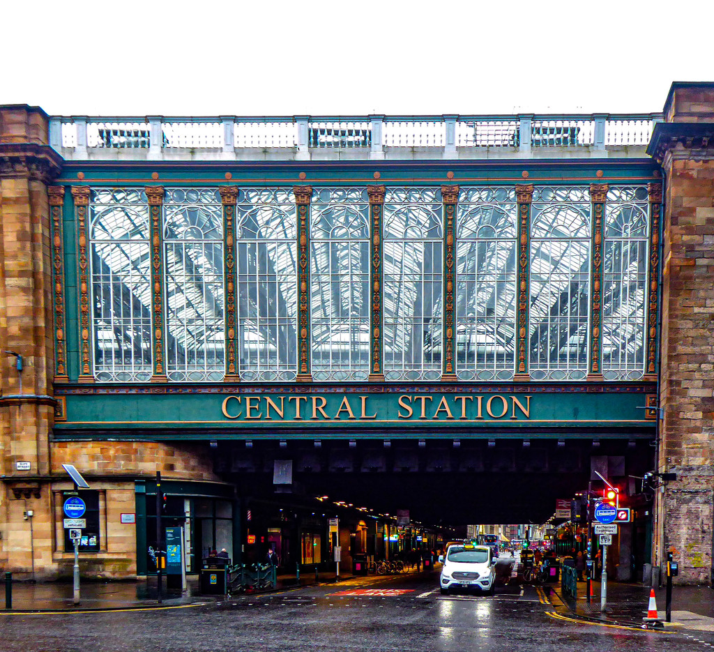 Glasgow - Central Station by frequentframes
