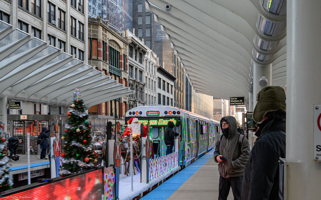 Santa Express Arrives in Chicago by taffy