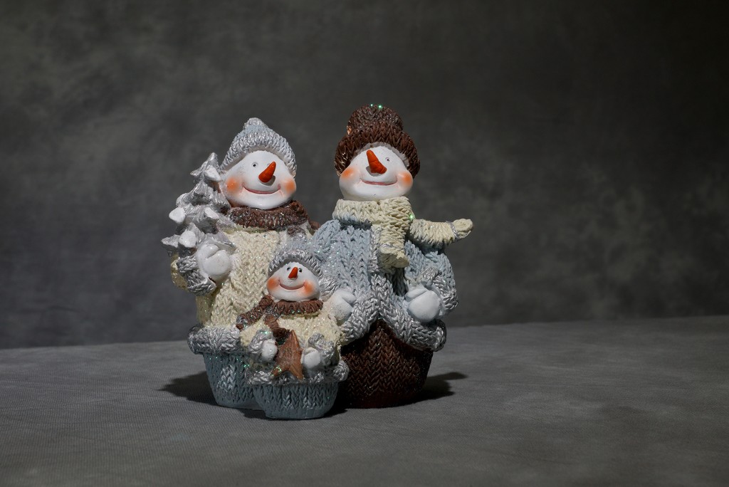 MR & MRS SNOW, WITH BABY BALL by markp