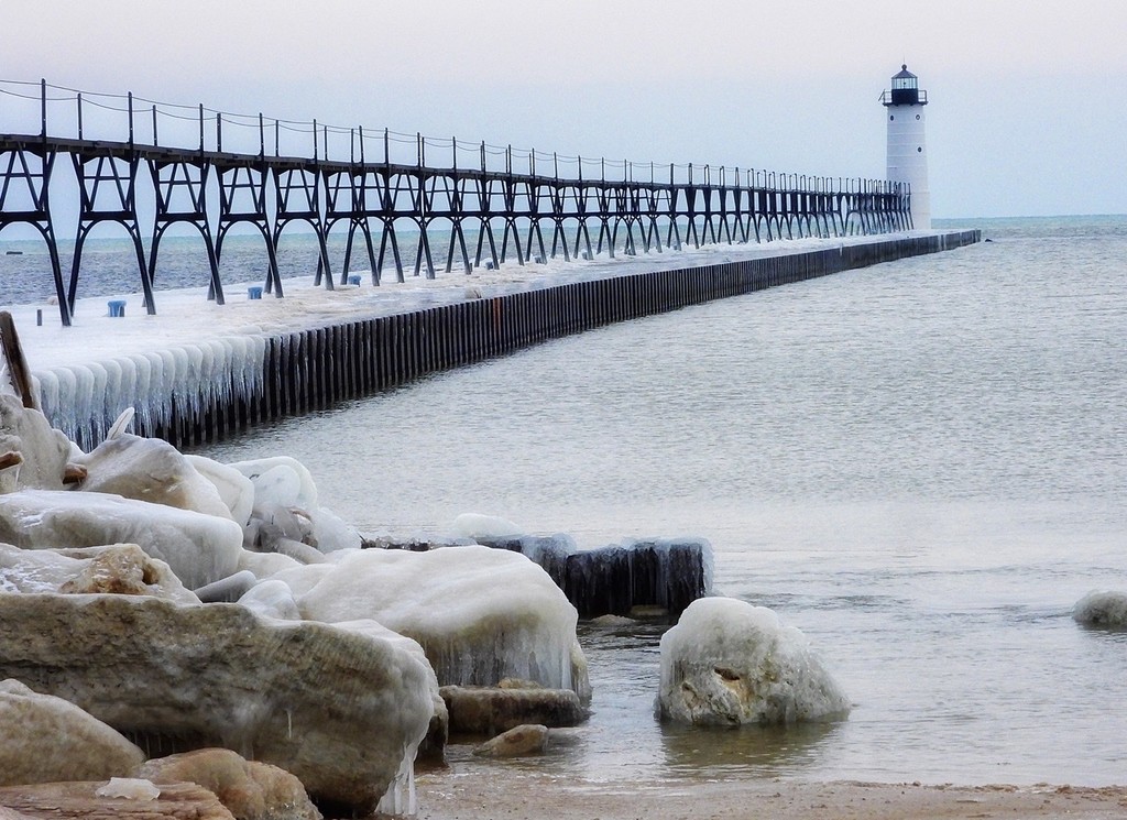 Manistee pier  by amyk