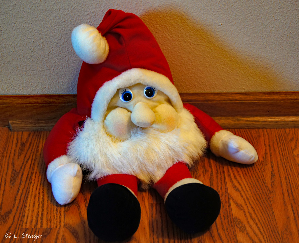 Santa has a little helper by larrysphotos