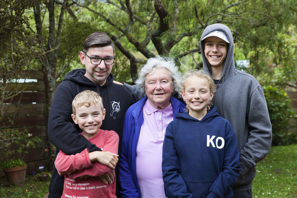 My brother, Mum and the kids by kiwichick