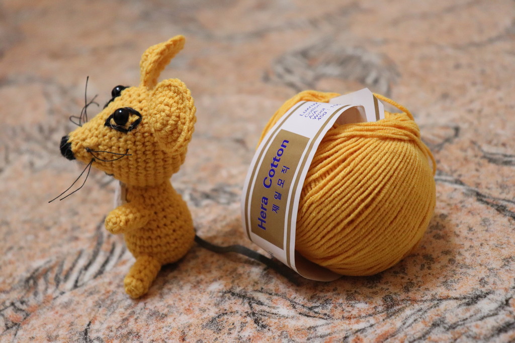 Crocheted mouse. by nyngamynga