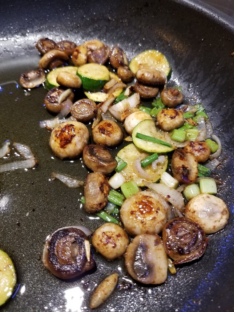 Mushrooms for the Steak by kimmer50
