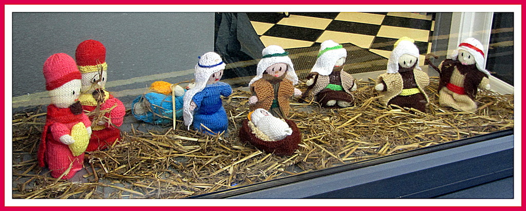 Knitted Nativity in the hairdresser's window. by grace55