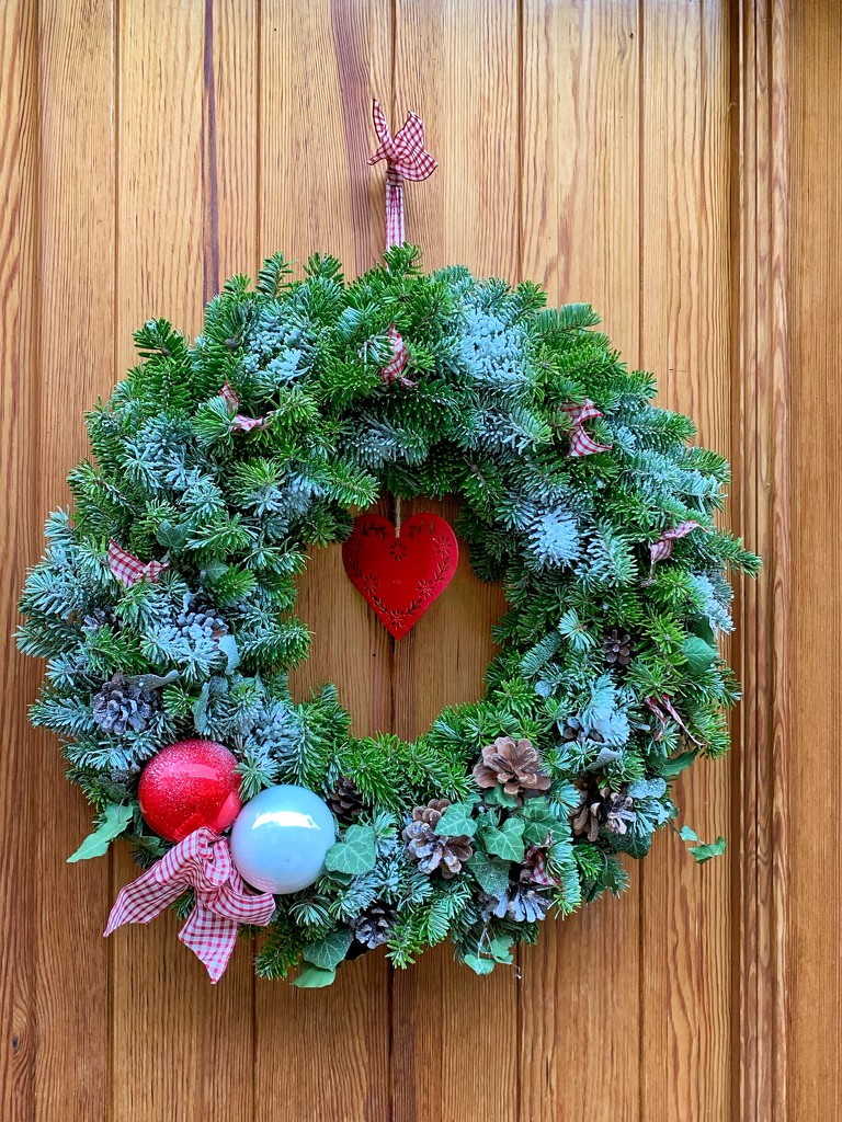 Heart in a wreath.  by cocobella