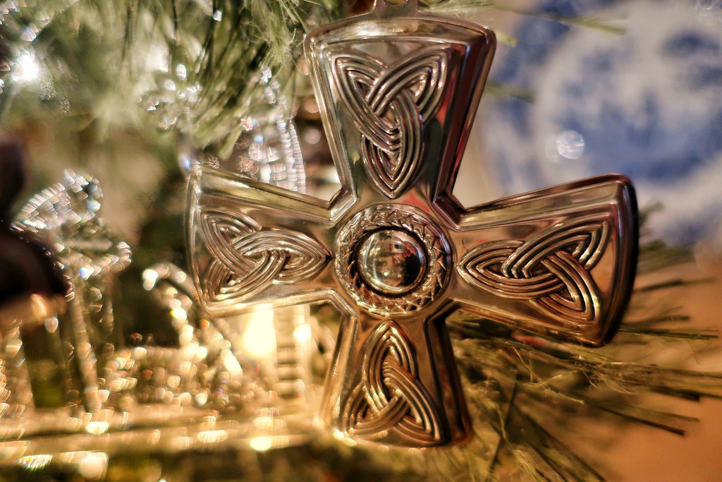 A silver Celtic cross by louannwarren