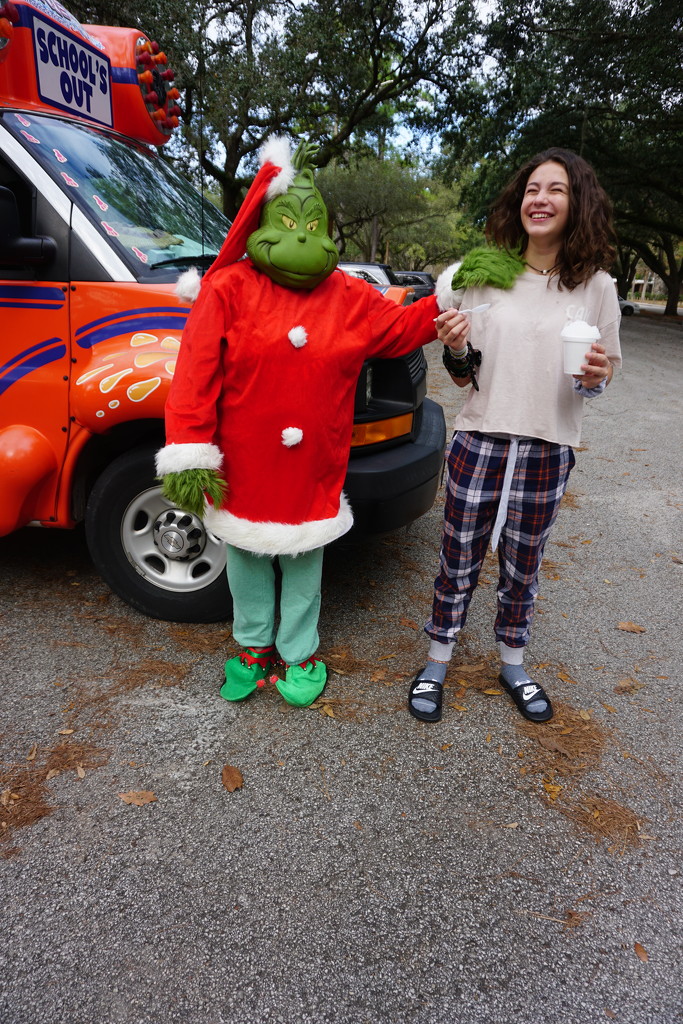 Maddie and The Grinch by allie912