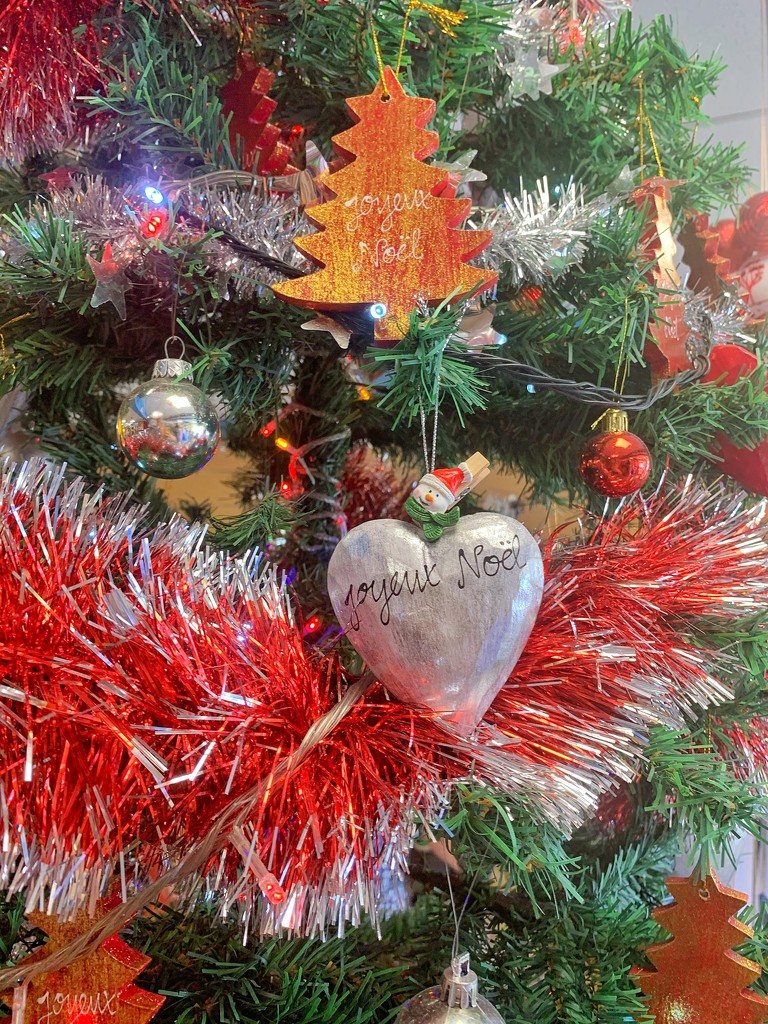 Joyeux Noël heart.  by cocobella