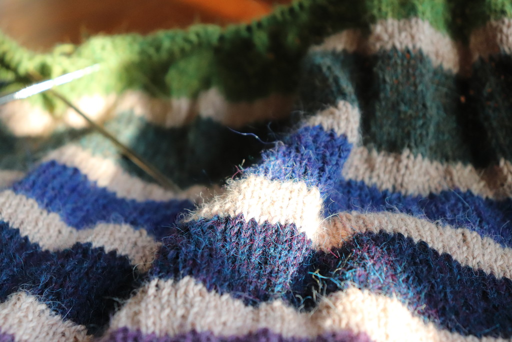 Knitting in stripes by nyngamynga