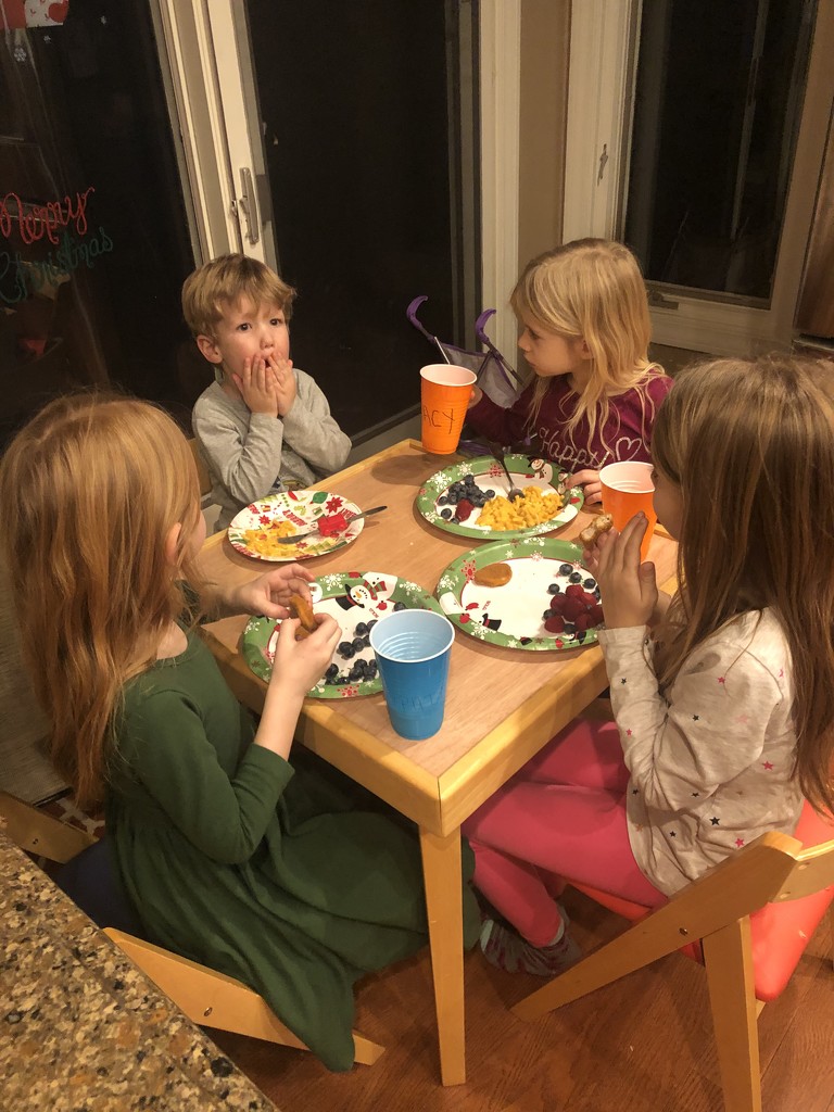 Kids table by mdoelger
