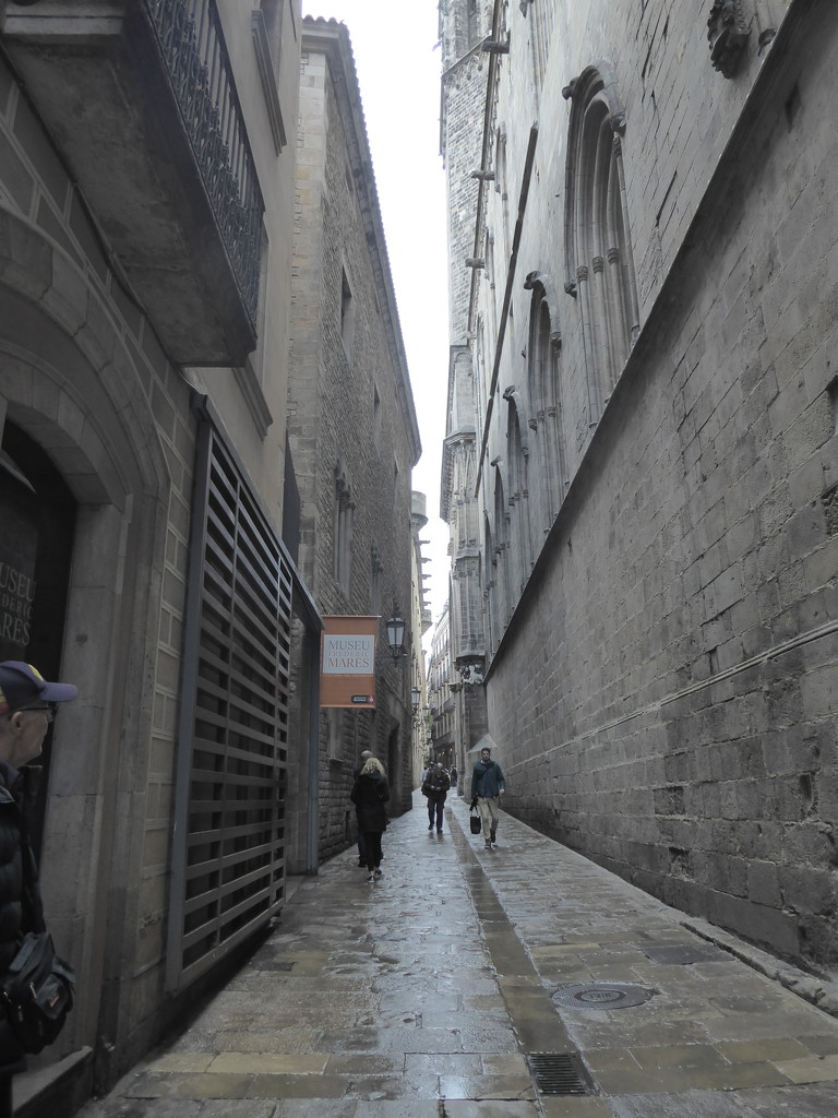 One very narrow street!  by chimfa