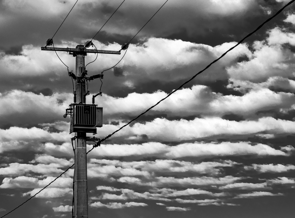 Transformer Pole and Wires by vignouse