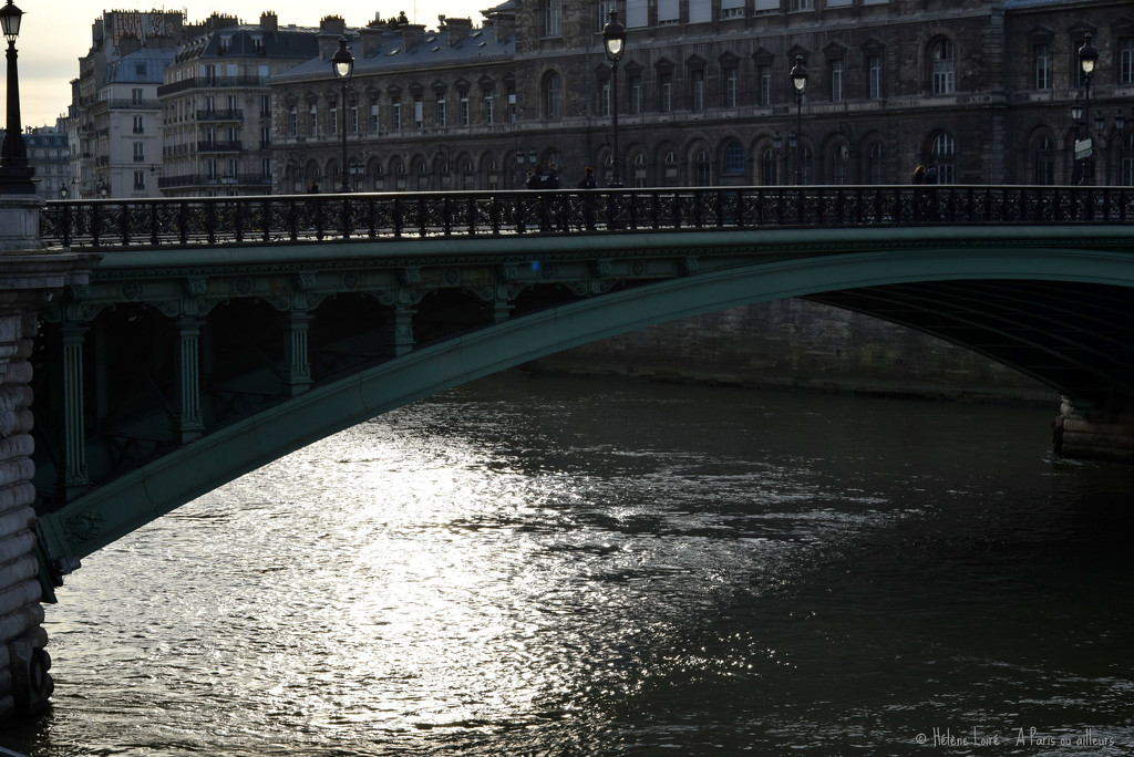 Pont Notre Dame by parisouailleurs