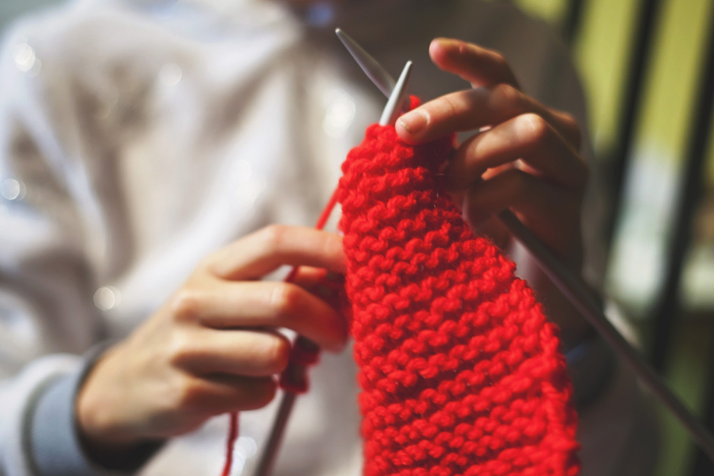 Knitting by kiwichick