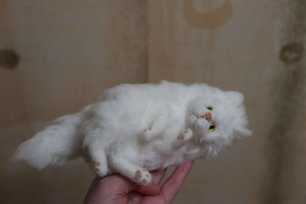Fluffy felt cat by nyngamynga