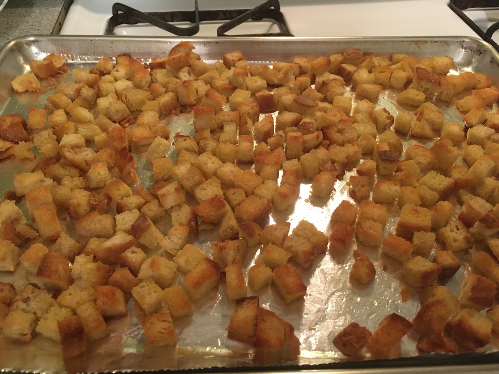 homemade croutons by wiesnerbeth