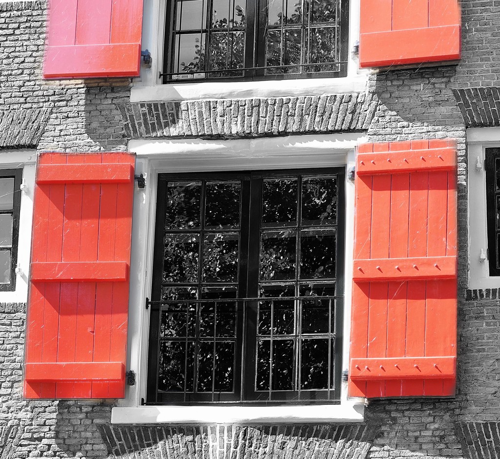 Red shutters by jacqbb