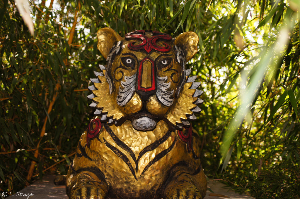Tiger Sculpture by larrysphotos