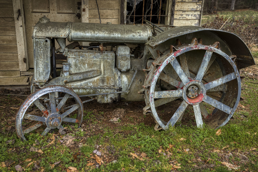 Fordson Tractor by kvphoto