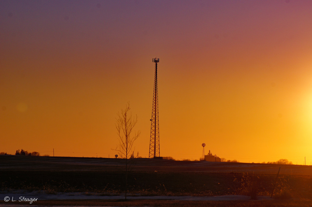 Sunset on the prairie by larrysphotos