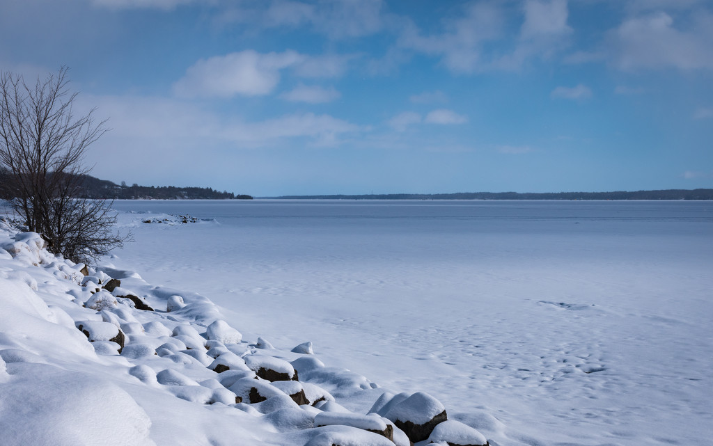 Kempenfelt Bay in Winter by mgmurray
