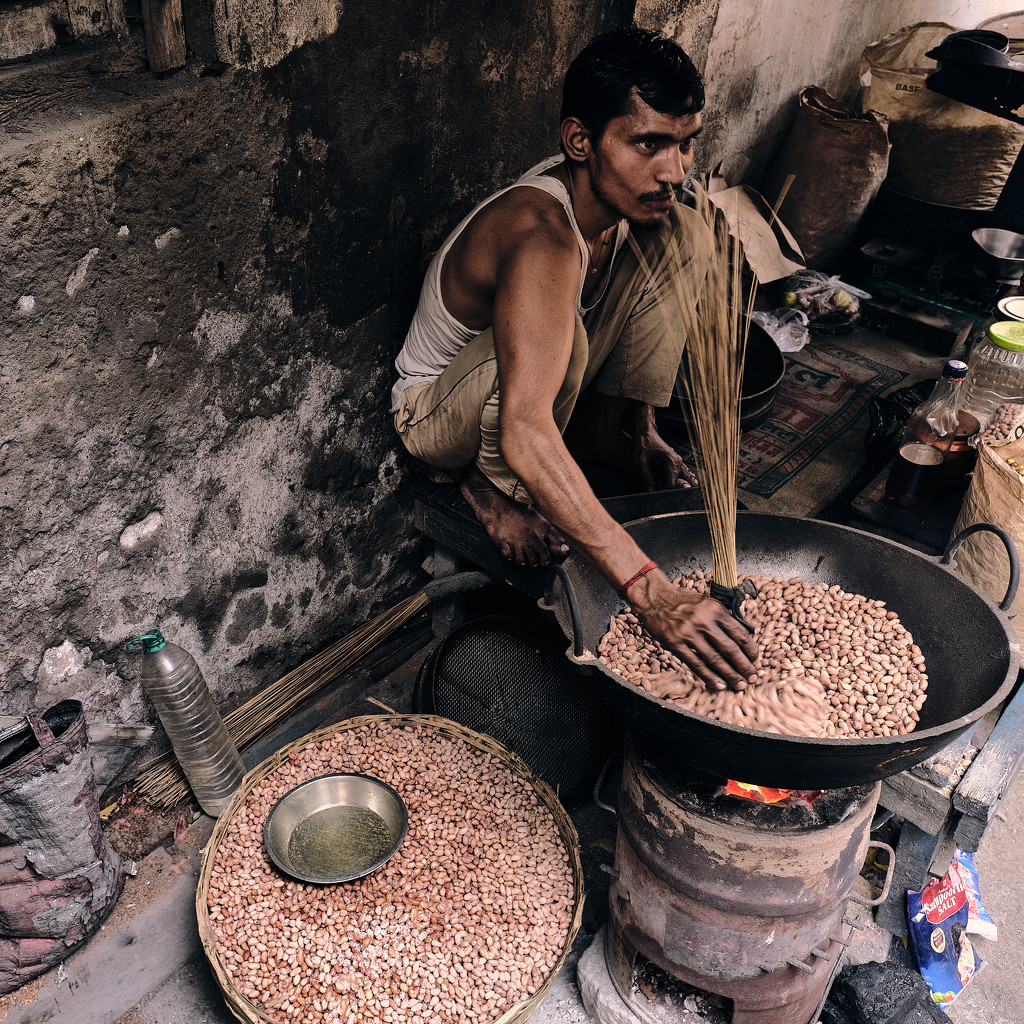 Peanuts seller by stefanotrezzi
