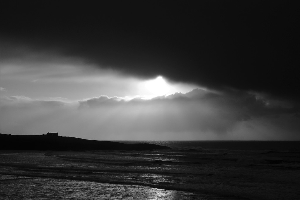 Low key black and white sunrise by etienne